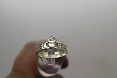 .925 S.S. CLADDAGH IRISH TRINITY KNOT BAND Ring Gr. 8 #