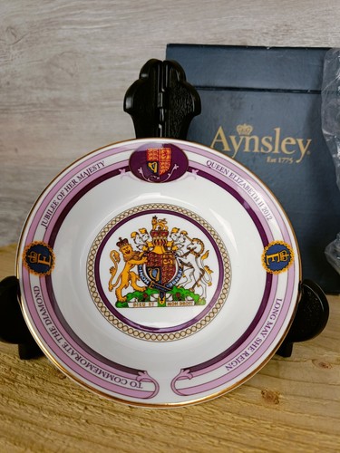 Queen Elizabeth II commemorate memory, Aynsley fine bone china plate. - Picture 2 of 5