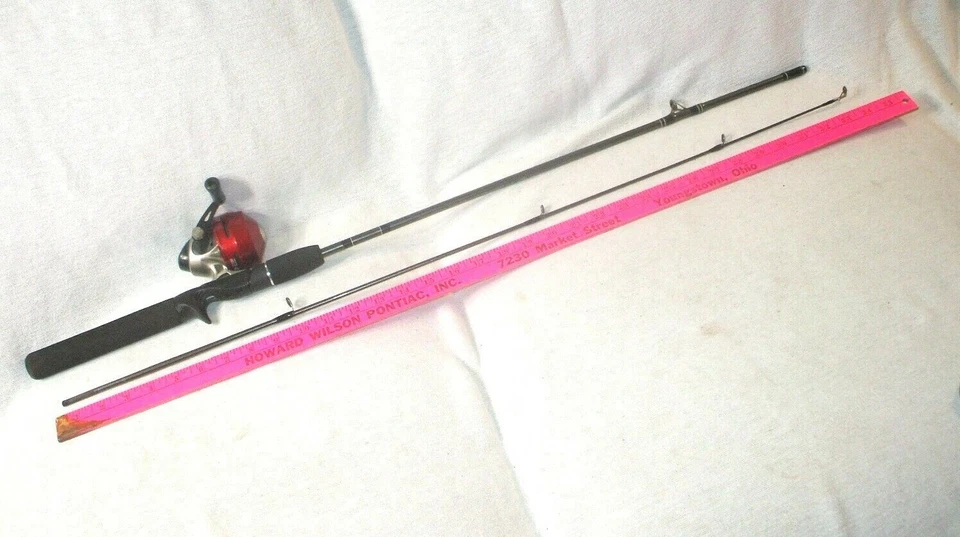  Zebco 1245LFTKFB Fishing Rod 2 Pc 5'6" & Zebco 202 Matched Reel Beginner Set - Image 4 of 4