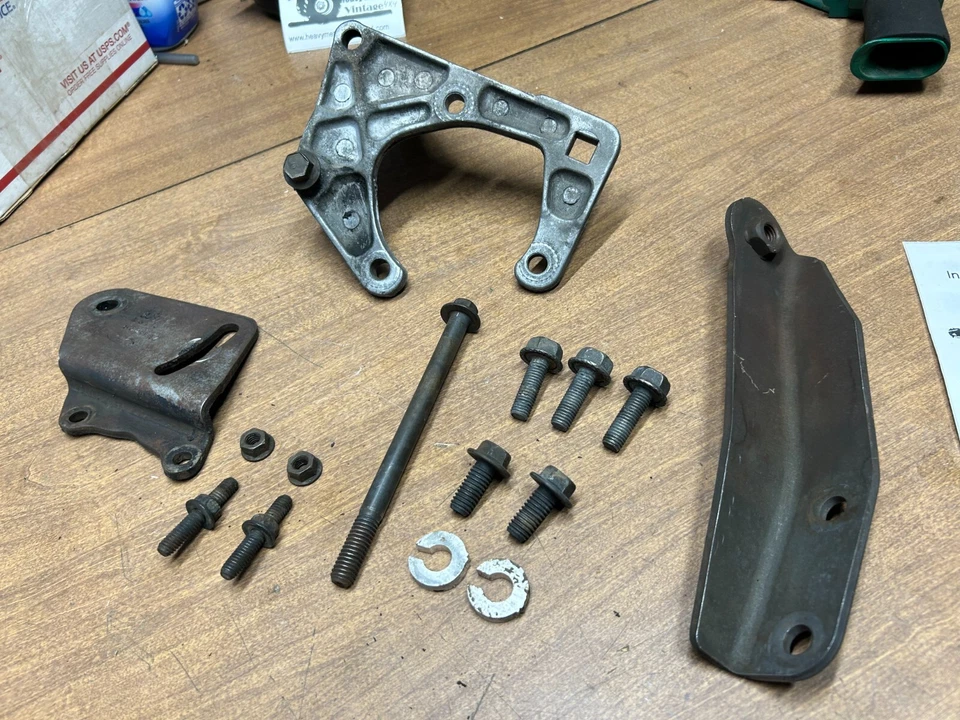 1983-1986 Ford F-150 - 300 4.9L - Bomba de direção hidráulica suporte montagem com todos os parafusos - Imagem 4 de 4