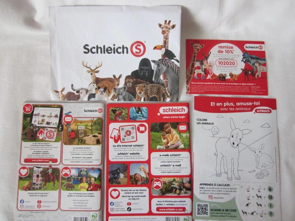 SCHLEICH : LOT DE 5 ARTICLES - 2 CATALOGUES 2021 / 2023 + 3 OBJETS PUBLICITAIRES - Photo 2/2