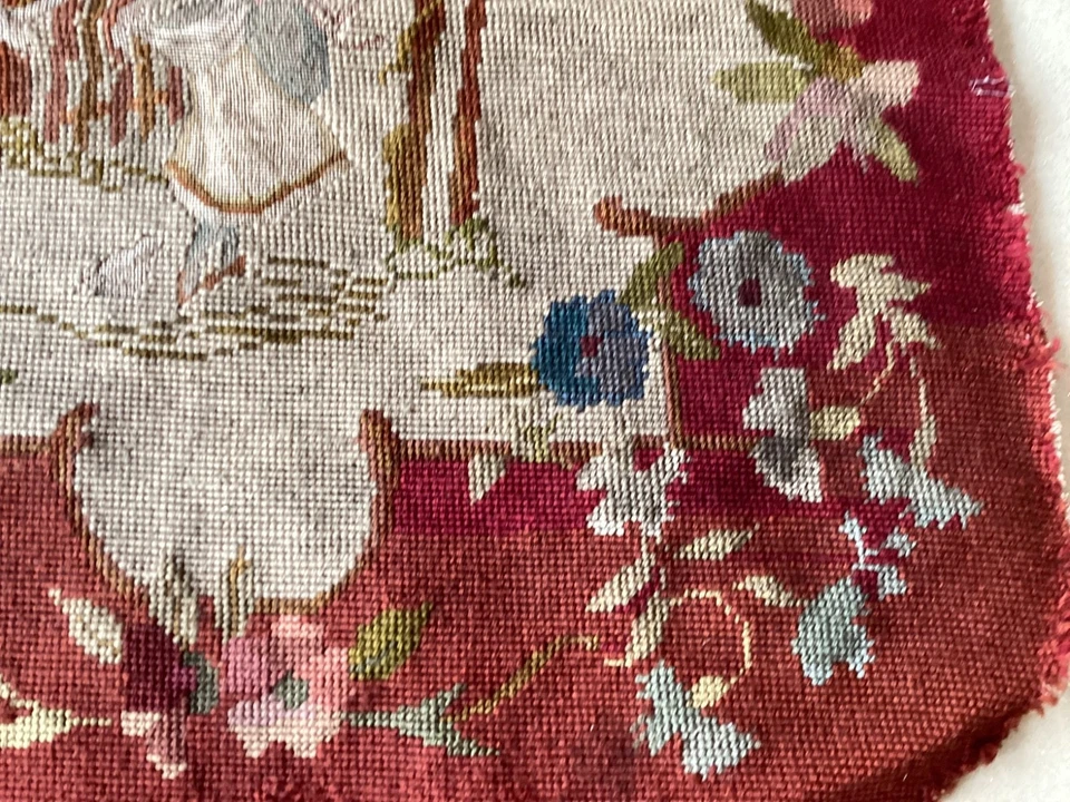 Tapisserie ancienne au petit point dessus chaise/fauteuil/autre, D.  55 x 54 cm - Photo 4/4