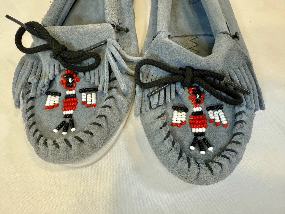 Mocasines Minnetonka De Colección Gris Para Mujer Talla 7 Cuentas Thunderbird Suela Dura Hechos en EE. UU. Foto 2 de 4