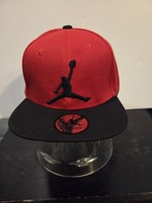 NIKE AIR JORDAN BLACK RED ADJUSTABLE BASEBALL HAT. NEW