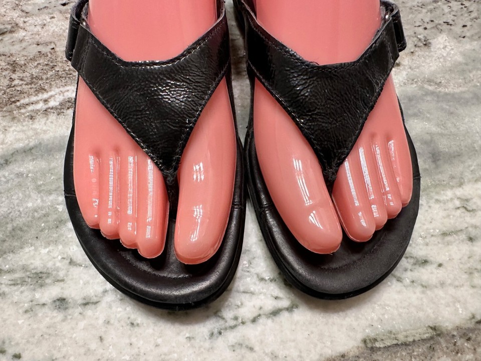ECCO Sandals Flip Flops Womens EU 36 US 5 / 5.5 Black Patent Leather