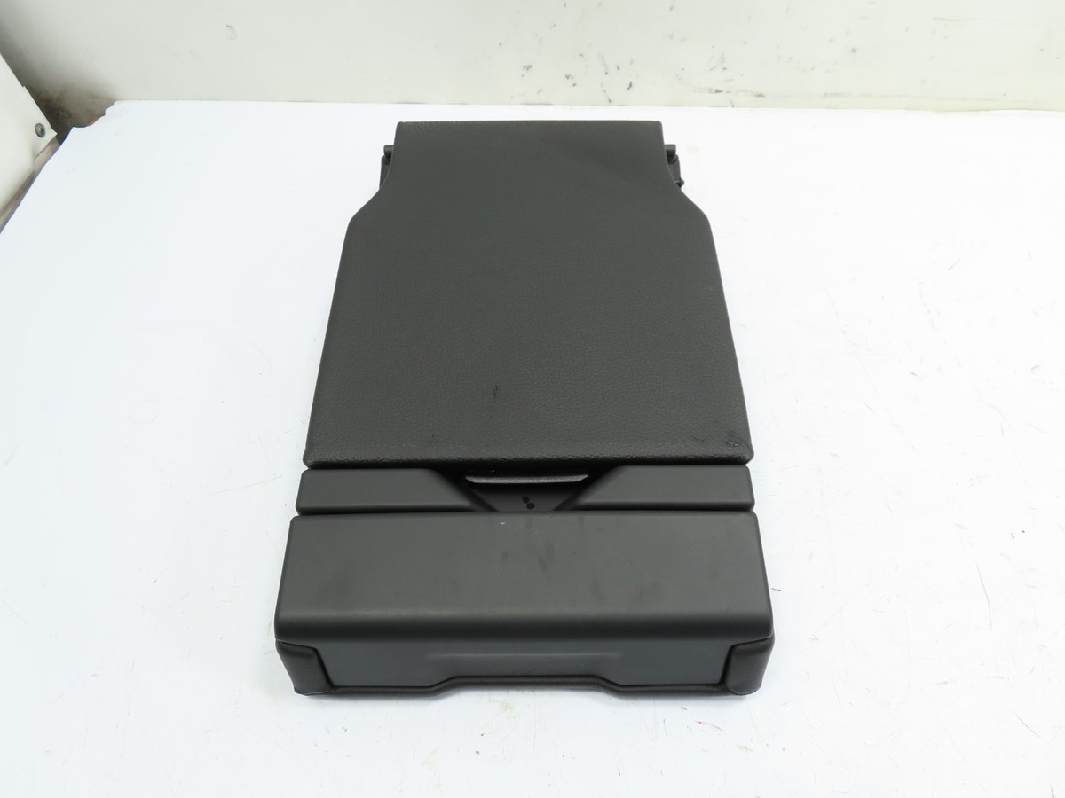12 BMW 528i Xdrive F10 #1264 armrest, rear seat cup holder black 