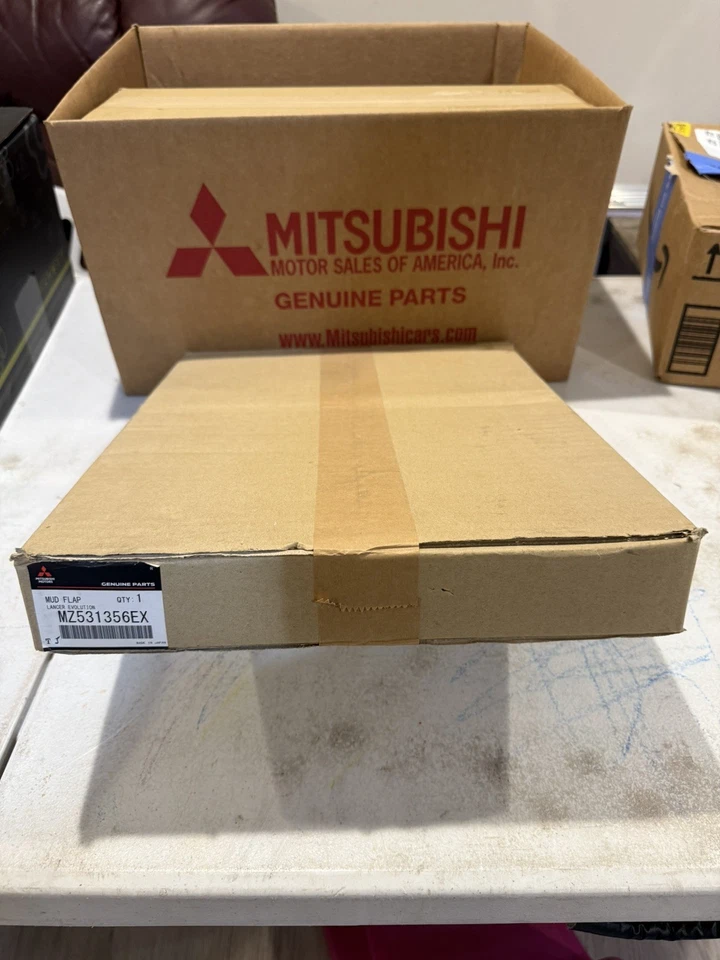 NUEVO OEM Genuino Mitsubishi Juego de guardabarros trasero Juego de aletas contra salpicaduras MZ531356EX Foto 2 de 2