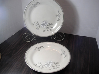 Vintage Southampton Stoneware Collection 9-1/4'' Luncheon Plates Set of 2