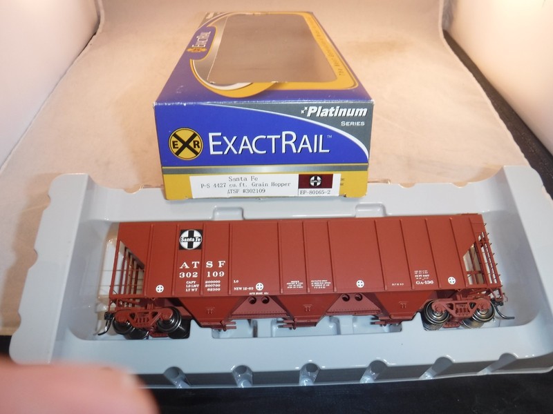 ExactRail Platinum HO ATSF 50' PS 4427 CuFt Grain Hopper Tuscan Red #302632