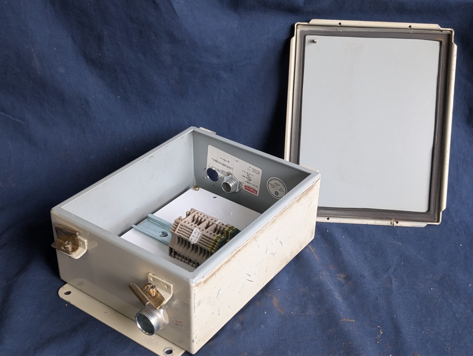 HOFFMAN CAT NO. A-1008LP Electrical Enclosure with Lid & terminal blocks