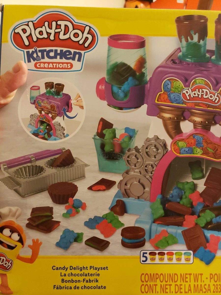 Play Doh Kitchen Creations Candy Delight Playset with 5 Non Toxic Play Doh Cans