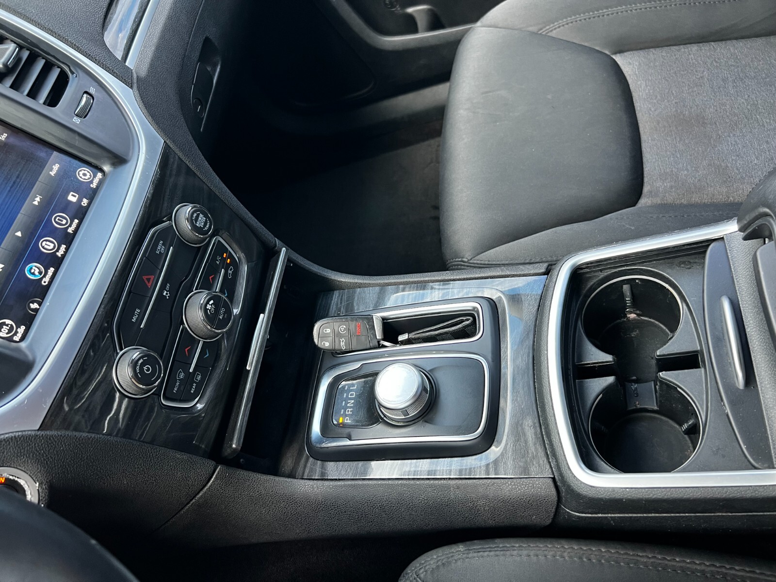 Chrysler 300 Series - Image 26
