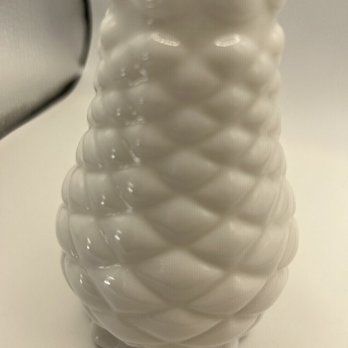 Vintage Milk Glass Vase 1970s Fenton 9” Ridged Scaled White - Picture 5 of 7