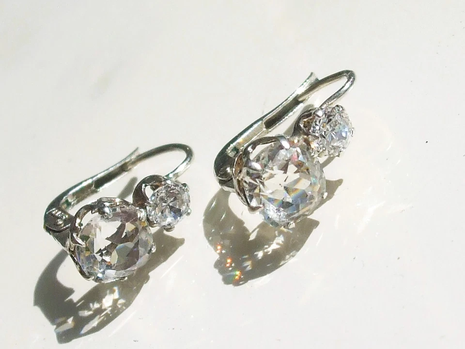 BELLES BOUCLES D'OREILLES DORMEUSES ANCIENNES en ARGENT 800 avec PIERRE BLANCHE - Photo 2/4