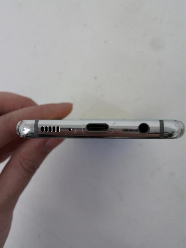 Samsung Galaxy S10 128GB Prism White Smartphone Bundle  - Image 4 of 4