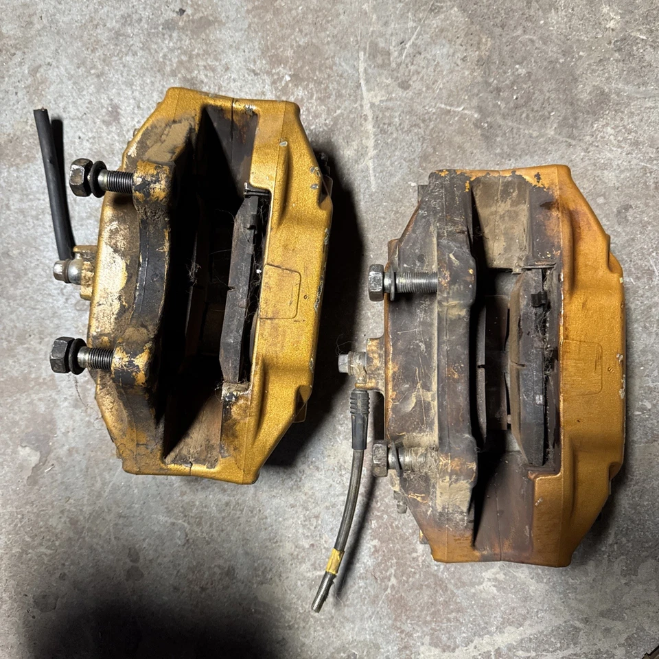 Pinzas Brembo delanteras Nissan Sentra B15 Spec V SE-R, usadas en excelente estado, actualización Sentra/G20  Foto 3 de 4