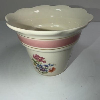 E&R AMERICAN ARTWARE PORCELAIN PLANTER WITH BLUE BAND, GOLD ACCENTS & FLOWERS 4''