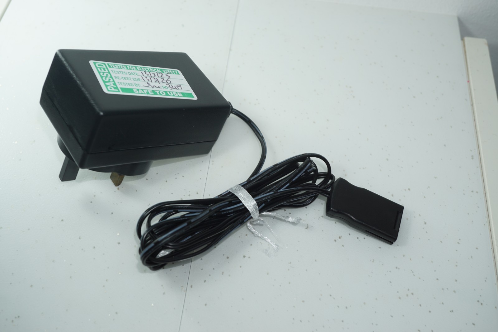 SCALEXTRIC P9400W Transformer Power Supply Adaptor 15v 1.2 amp Excellent Hornby