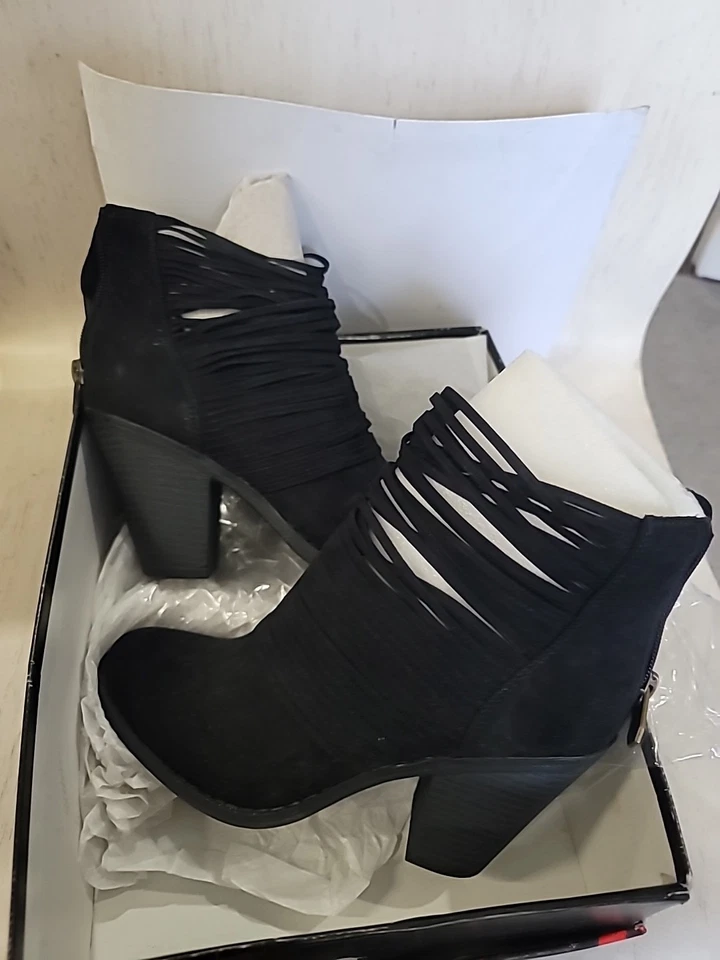 Botas de tornozelo Fergalicious by Fergie Wicket-T pretas 6 1/2 M - Imagem 4 de 4