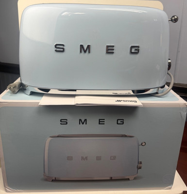 SMEG 50's RETRO STYLE 4 SLICE TOASTER IN PASTEL BLUE - DEMO MODEL  /  BST-PB01