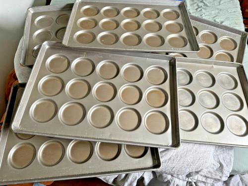 6 Chicago Metallic Bakeware 4-1/8″ ePAN® Hamburger Bun Pan for 15 Buns 6x USED
