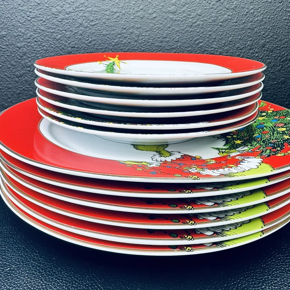 2 Williams Sonoma The Grinch DINNER Plates Set of 2 Christmas Holiday Zrich - Image 4 of 4