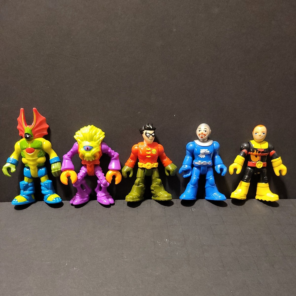 Fisher Price Imaginext Ion Aliens, Medieval Knights & DC Robin 5