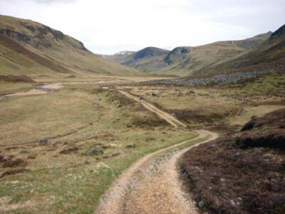 Foto 6x4 The track up Gleann Taitneach Creag Lamhaich Fast, easy going f c2010