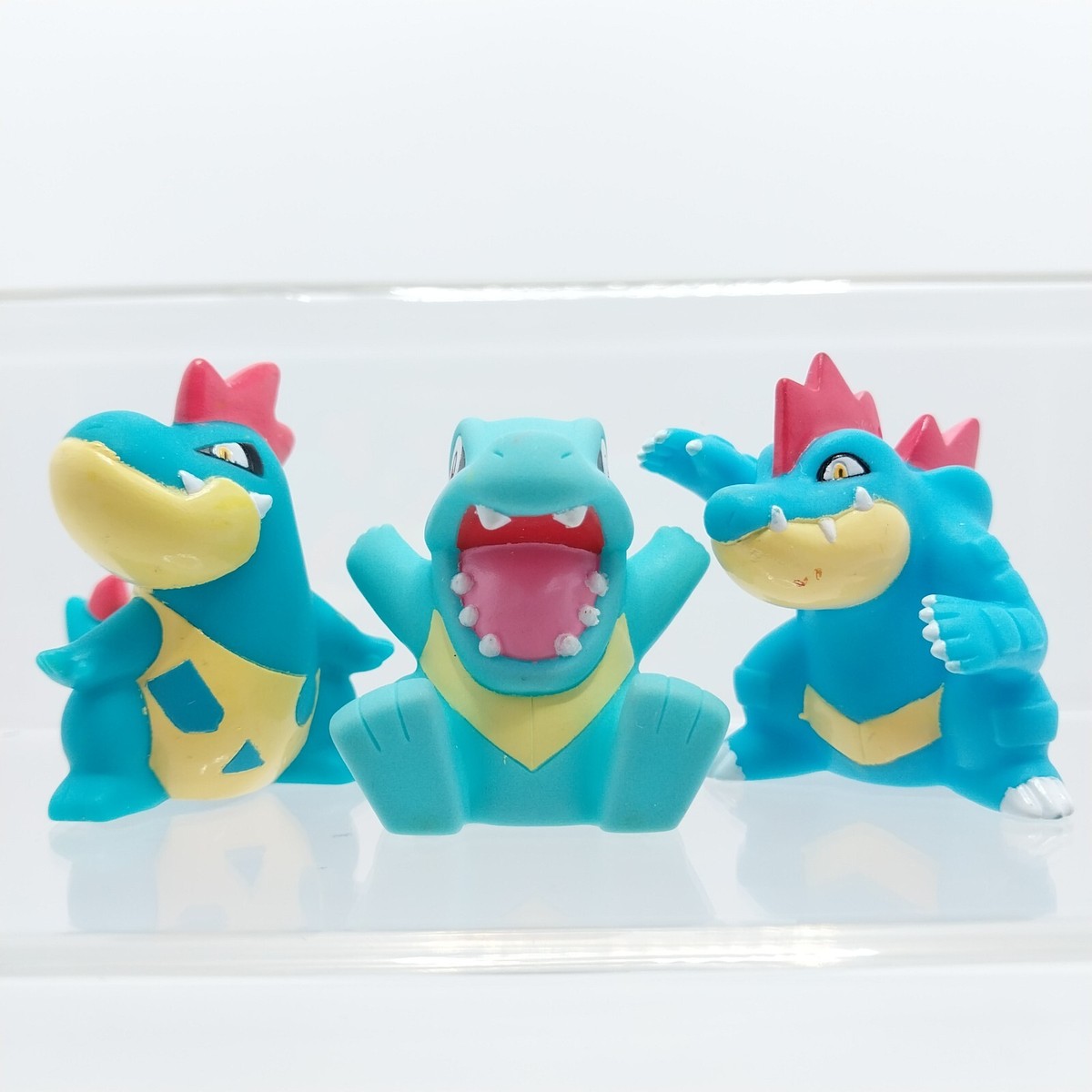 Totodile Croconaw & Feraligatr Pokemon Monster Kids Finger Puppet