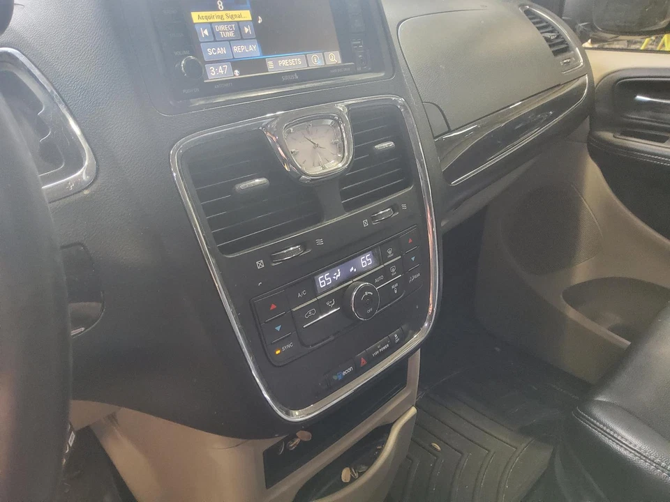 Conjunto de faros derechos usados se adapta a: Chrysler Town & Country 2014 exc. automático Foto 3 de 4