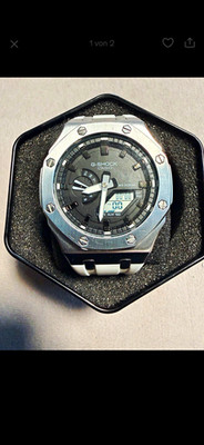 Casio G-SHOCK Analog/Digital Quarz 200 m silbernes Gehäuse weißes Band