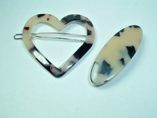 FRENCH AMIE SMALL OVAL LUCITE BARRETTE HEART BARRETTE