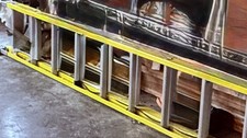 Louisville 24 ft Extension Ladder 250 lb Fiberglass/Aluminum L-3121-24