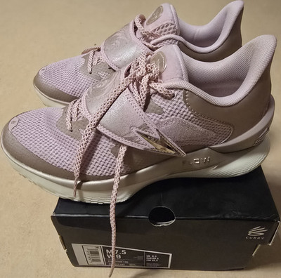 Under Armour Curry Fox 1  Rose Sneaker Basketball Low Top EU 40,5 Rosa