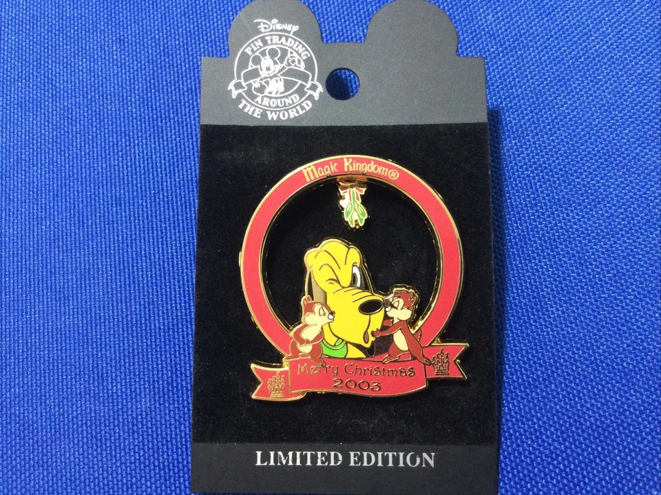 Prendedor Disney WDW Feliz Navidad 2003 Magic Kingdom Pluto Chip & Dale Mistletoe Foto 2 de 3