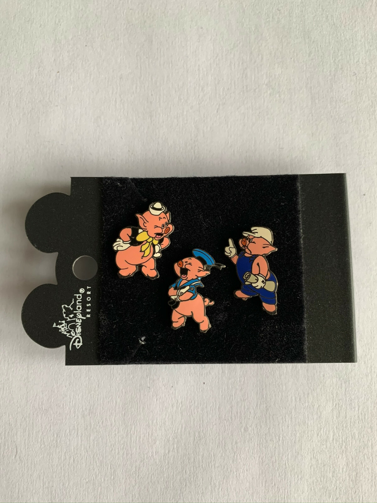 Disney DLR The Three Little Pigs Fifer, Fiddler & Practical 3-Pin Set NEW
