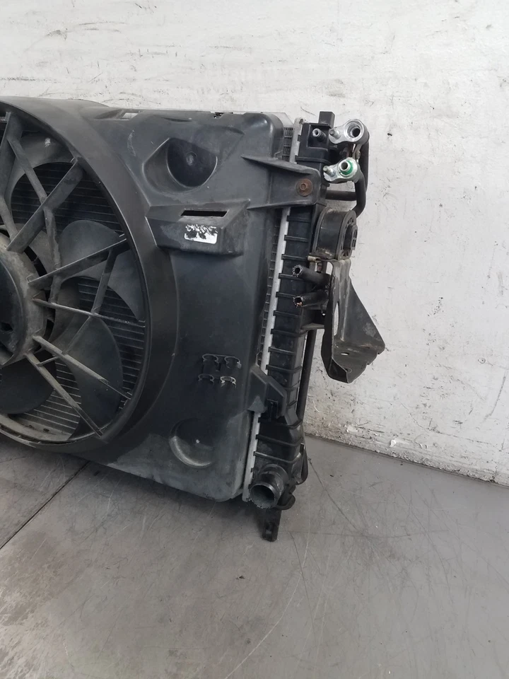 2003 03 04 Mercury Marauder Radiator / Fan / Condenser Assembly #5857 V1 - Image 3 of 4