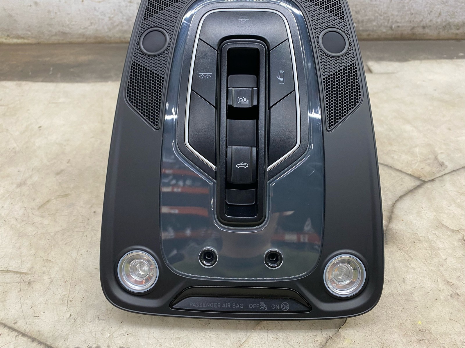 2015-2020 BENTLEY BENTAYGA OEM FRONT ROOF CONSOLE DOME LIGHT LAMP 36A947135M