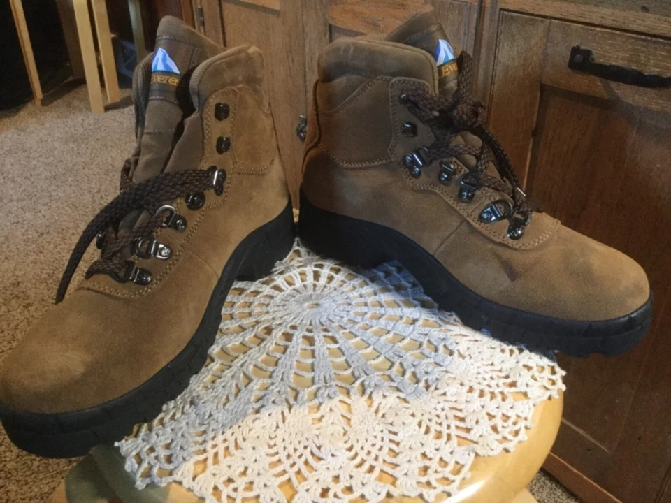 Nuevas botas de gamuza MT EVEREST SIN CAJA.  Hombre 8 Mujer 10. Foto 3 de 4