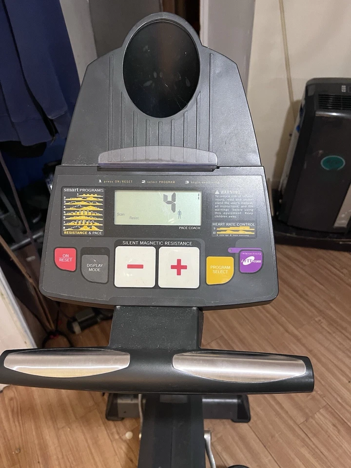 Bicicleta estática reclinada estacionaria para interiores Foto 4 de 4