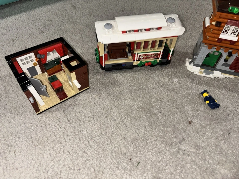 LEGO CREATOR EXPERT 10308 Winter Holiday Main Street Incomplete See Pictures - Image 3 of 4