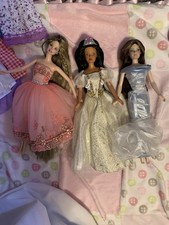 Konvolut/Set 3 Sammler Barbie Puppen mit Konvolut Kleidung