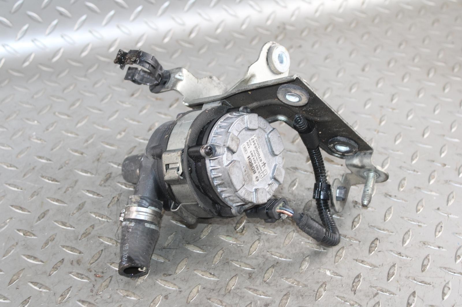 14-19 Ghibli Auxiliary Aux Coolant Water Pump 3.0L Engine Assy Factory OEM OE OE