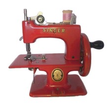 RARE! Red Singer 20 sewhandy Toy sewing machine - Italian version