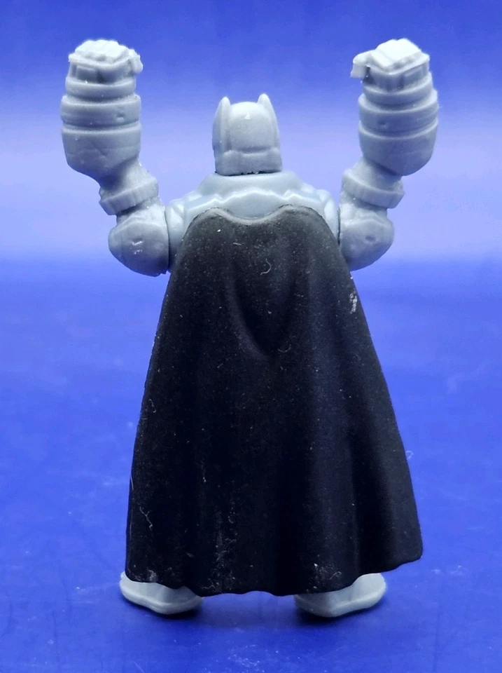 Figura suelta Hotwheels DC Comics: Batman VS Superman BARMADO BATMAN 2" Foto 2 de 4