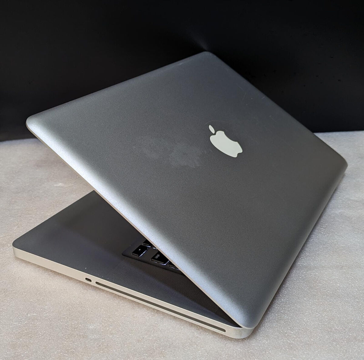 MacBook Pro (15-inch Late 2011) 2.2 GHz Intel Core i7 - 4GB MacBook Pro (15-inch Late 2011) 2.2 GHz Intel Core i7 - 4GB