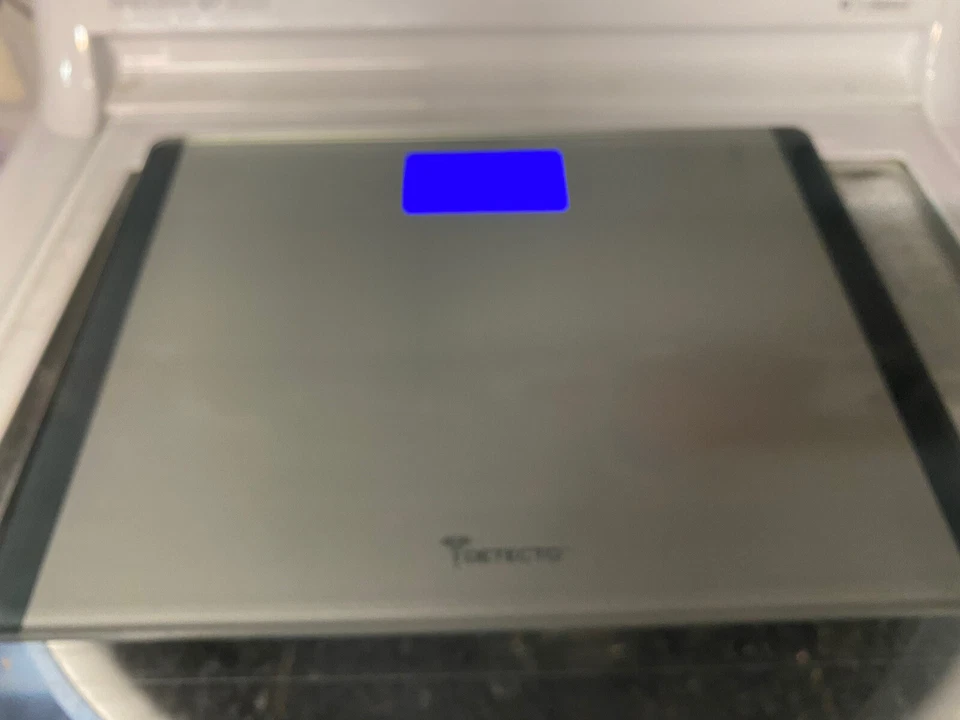 Escala Escali Detecto 440 lb vidrio transparente con parte posterior plateada y rayas laterales negras Foto 2 de 4