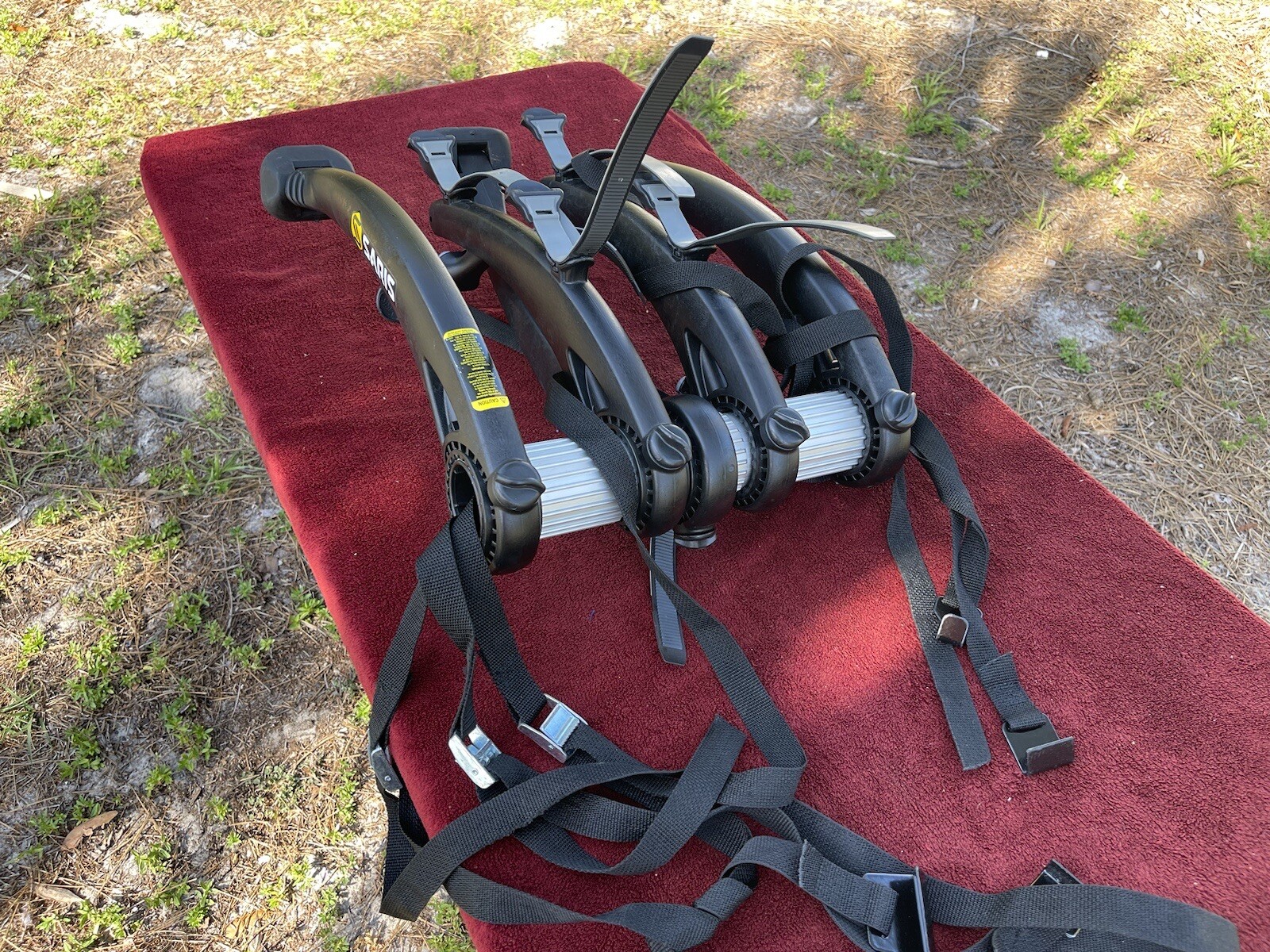 Saris Bones 2-Bike Carrier Car Rack, Black.