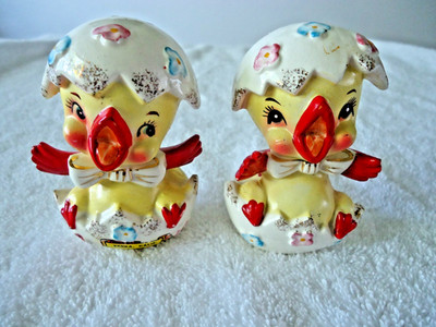 VNTG NORCREST SOUVINOR HATCHING CHICKENS CHICKS SALT & PEPPER SHAKERS RARE H476