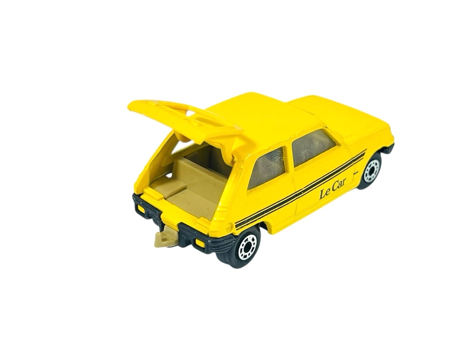 Matchbox Lesney Superfast MB21 Yellow Renault 5TL Le Car w/Yellow Picture Box - Image 4 of 4